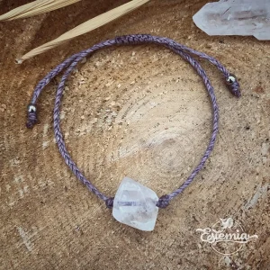 Macramé náramek s křišťálem - fialová šňůrka