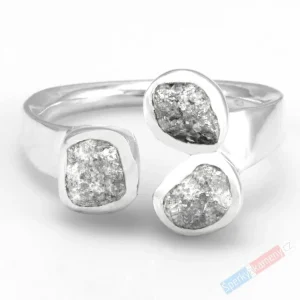 Originální stříbrný prsten (Ag 925/1000) se třemi surovými diamanty QA, kameny o velikosti cca 7 x 8 mm, POUZE VELIKOST 58/59, "prsten pro princeznu z diamantových skal" (DA2723R)
