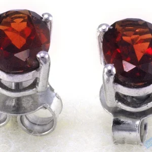 Stříbrné náušnice (Ag 925/1000) s broušeným granátem QA, puzetky cca 8 x 5 mm (GR315U)