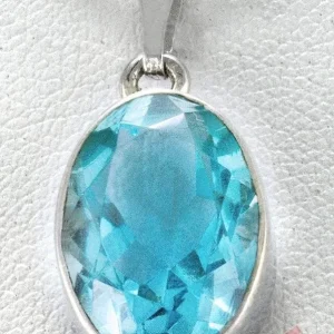 Stříbrný přívěsek (Ag 925/1000) s broušeným Sky Blue topazem QA cca 15 x 11 mm "laguna Bora Bora VII" (TP7199P)