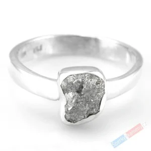 Stříbrný prsten (Ag 925/1000) se surovým diamantem QA, vel. kamene cca 9 x 7 mm, "prsten pro princeznu z diamantových skal II" (DA1512R)