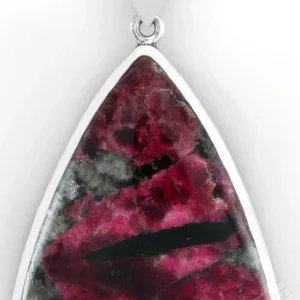 Větší stříbrný přívěsek (Ag 925/1000) s eudialitem QAA, cca 43 x 38 mm, nádherná barva, RARITA (ED5002P)